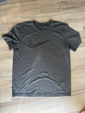 Nike Men’s Charcoal Heather Logo Short-Sleeve Tee